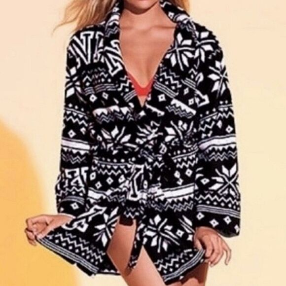 PINK Victoria's Secret Black and White Fair Isle Nordic Print Cozy Robe - Picture 1 of 13